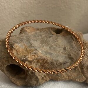 5/$10❤️❤️❤️Twisted Gold Copper Tone Zinc Alloy Bangle Bracelet